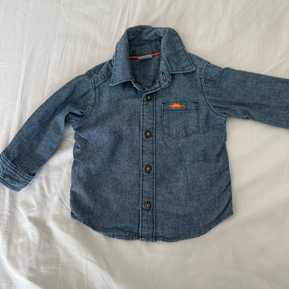 Carter’s button up, size 9 months, like new, smoke free, pet friendly home